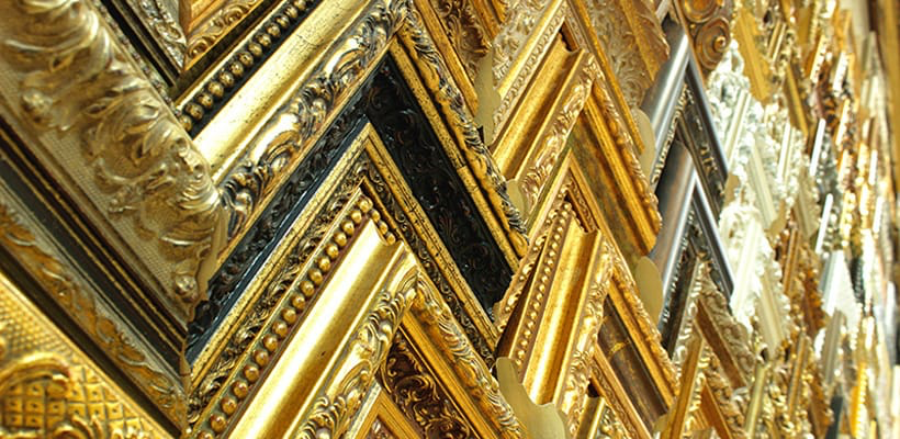 Ornamentidega kuldsed pildiraamid Ramino Arti valikus